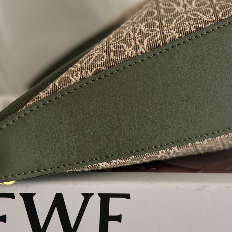 半價折扣 Loewe Luna 半月包 腋下包-10