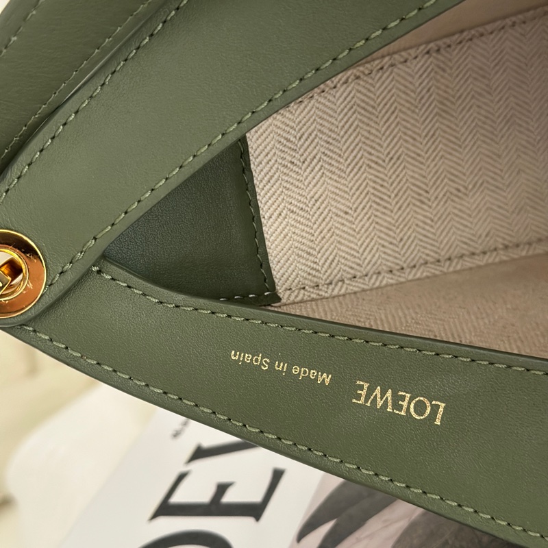 半價折扣 Loewe Luna 半月包 腋下包-17