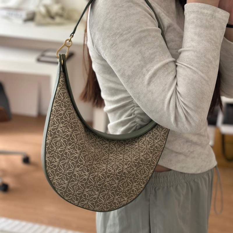 半價折扣 Loewe Luna 半月包 腋下包-18