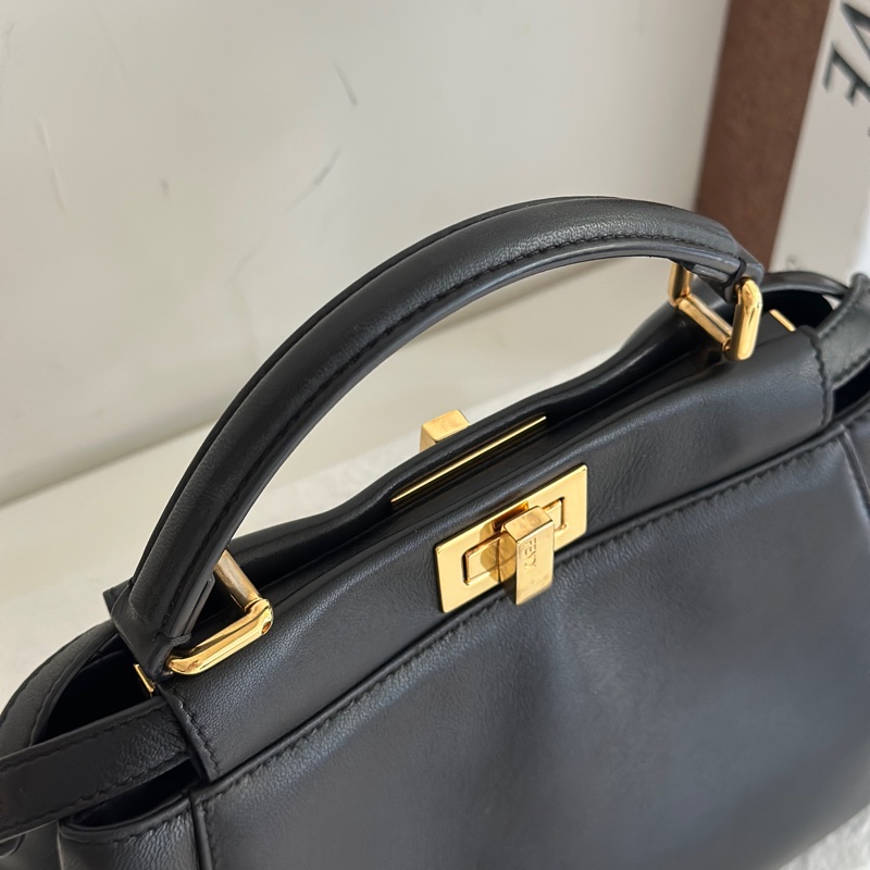 半價折扣 Fendi Peekaboo 迷你 躲貓貓 黑金-3
