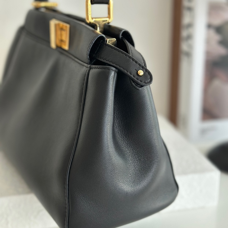 半價折扣 Fendi Peekaboo 迷你 躲貓貓 黑金-5