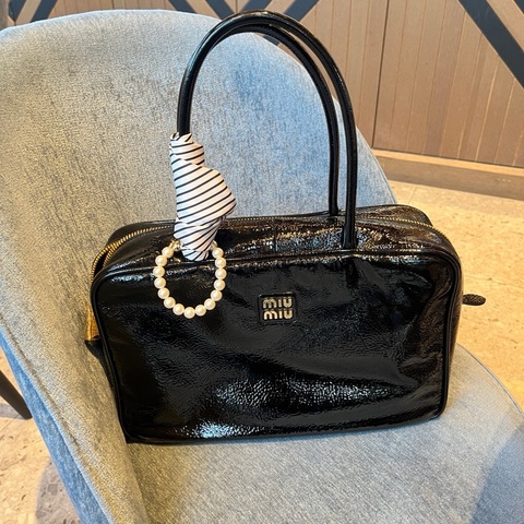 Miu Miu Beau質感漆皮黑公文包/保齡球包（大號）