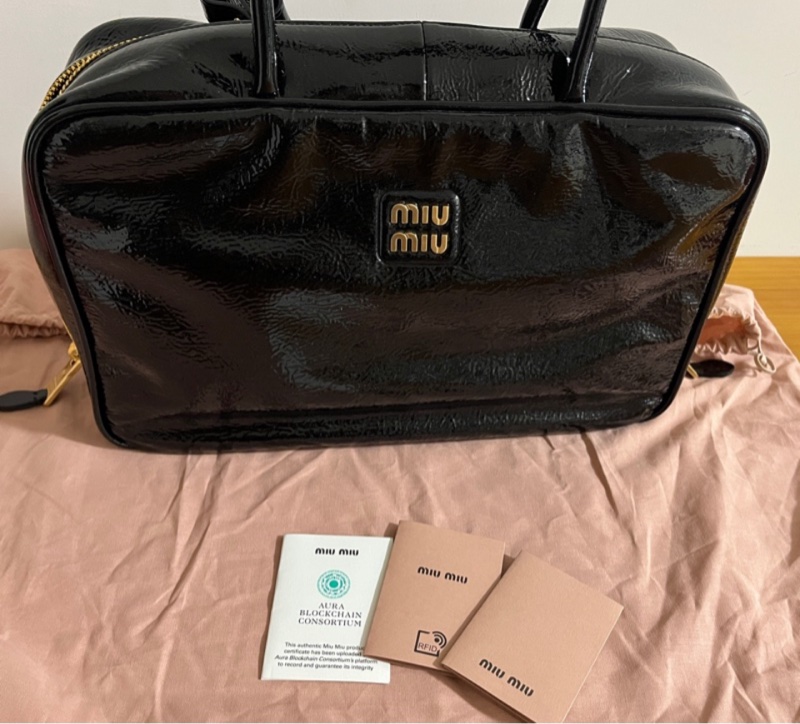 Miu Miu Beau質感漆皮黑公文包/保齡球包（大號）-2