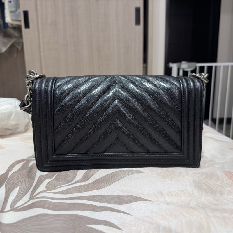 CHANEL 黑銀荔枝山型紋BOY25-1