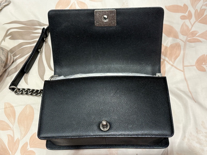 CHANEL 黑銀荔枝山型紋BOY25-2