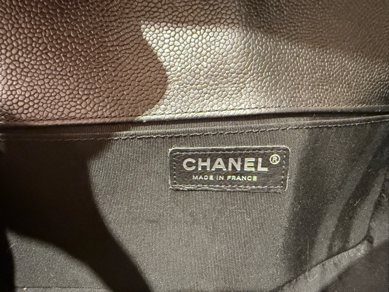 CHANEL 黑銀荔枝山型紋BOY25-3