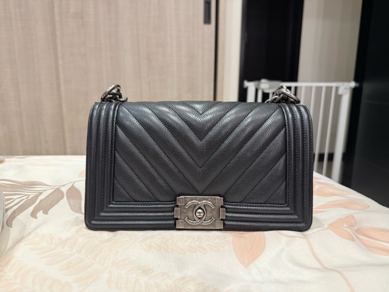 CHANEL 黑銀荔枝山型紋BOY25-5