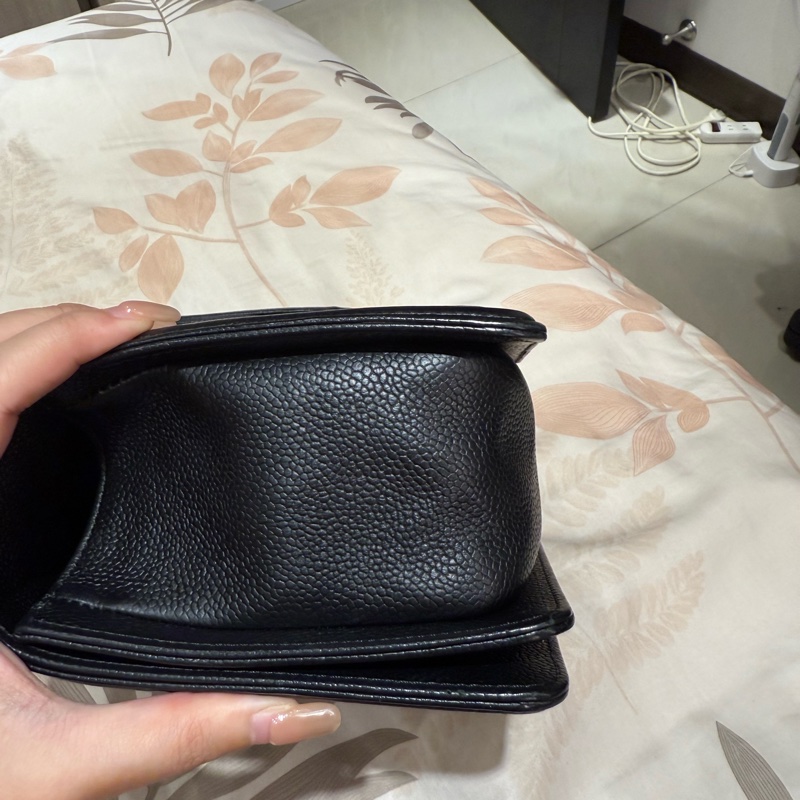 CHANEL 黑銀荔枝山型紋BOY25-8