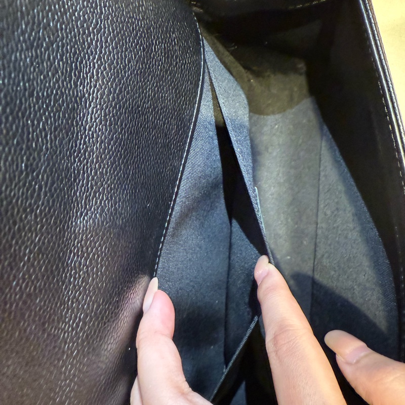 CHANEL 黑銀荔枝山型紋BOY25-12