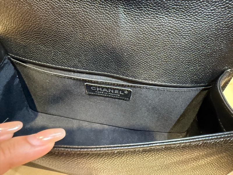 CHANEL 黑銀荔枝山型紋BOY25-14