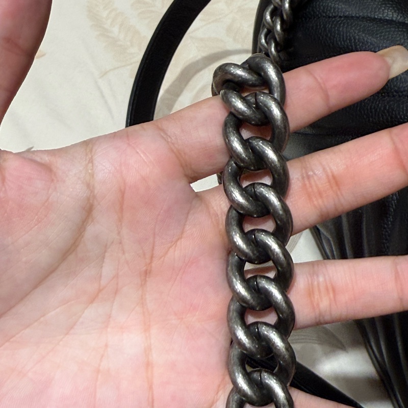 CHANEL 黑銀荔枝山型紋BOY25-17