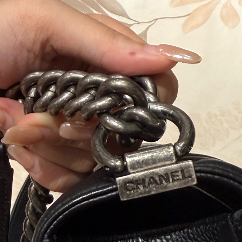 CHANEL 黑銀荔枝山型紋BOY25-18