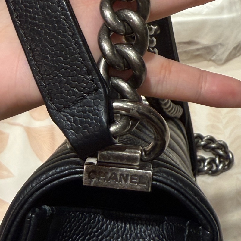 CHANEL 黑銀荔枝山型紋BOY25-19