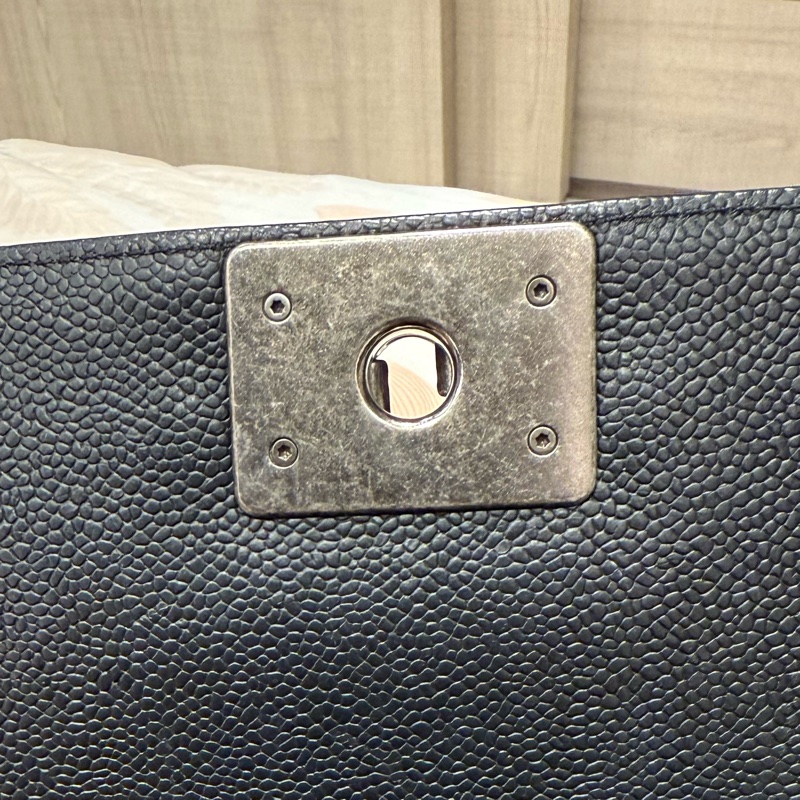 CHANEL 黑銀荔枝山型紋BOY25-22