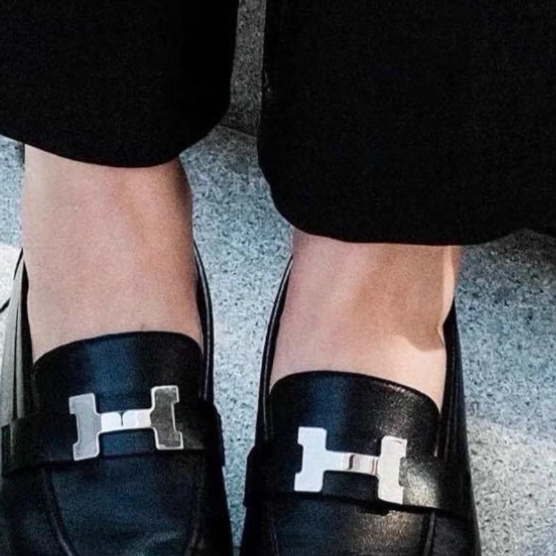 Hermes/愛馬仕黑色樂福鞋，37碼，經典H銀扣設計-8