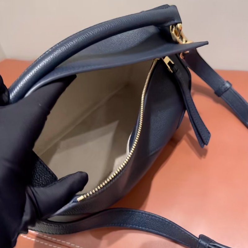 🎉新品好折扣✨Loewe 柔軟粒面小牛皮迷你 Puzzle Edge 包 黑色金釦-3