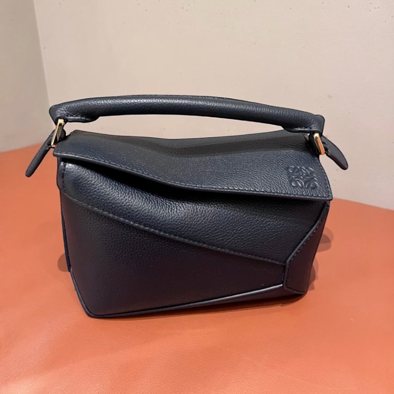 🎉新品好折扣✨Loewe 柔軟粒面小牛皮迷你 Puzzle Edge 包 黑色金釦-5