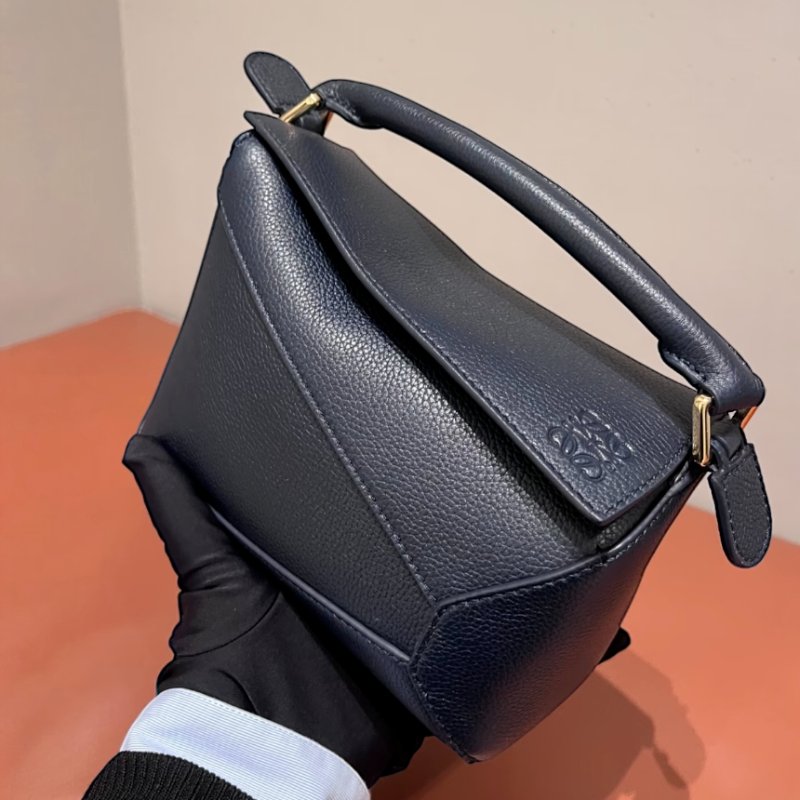 🎉新品好折扣✨Loewe 柔軟粒面小牛皮迷你 Puzzle Edge 包 黑色金釦-6