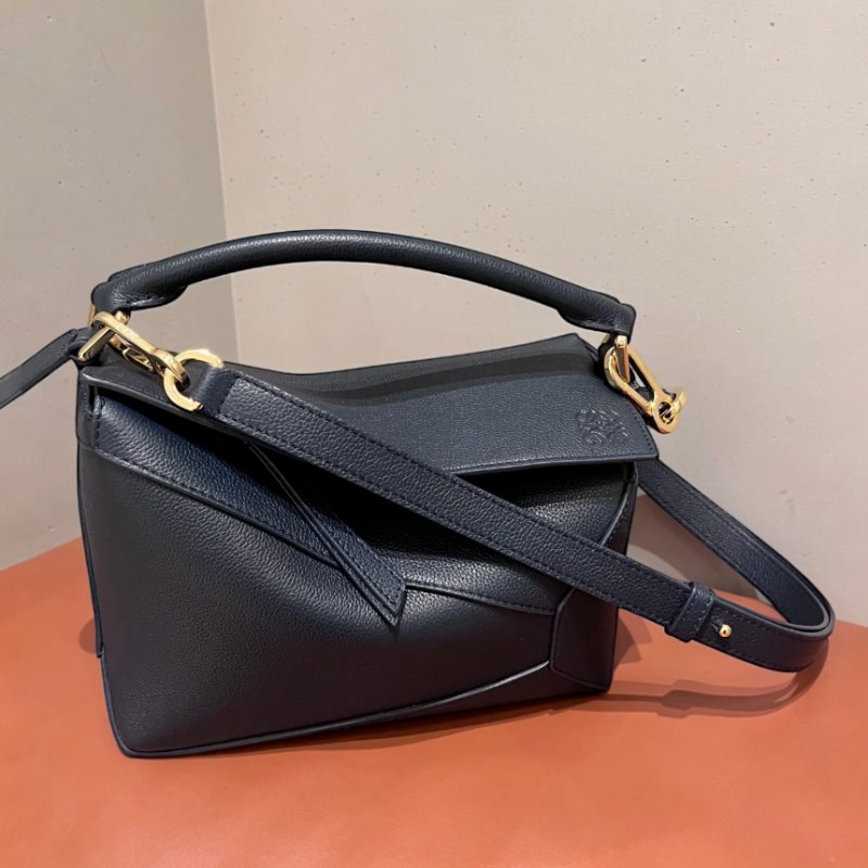 🎉新品好折扣✨Loewe 柔軟粒面小牛皮迷你 Puzzle Edge 包 黑色金釦-7