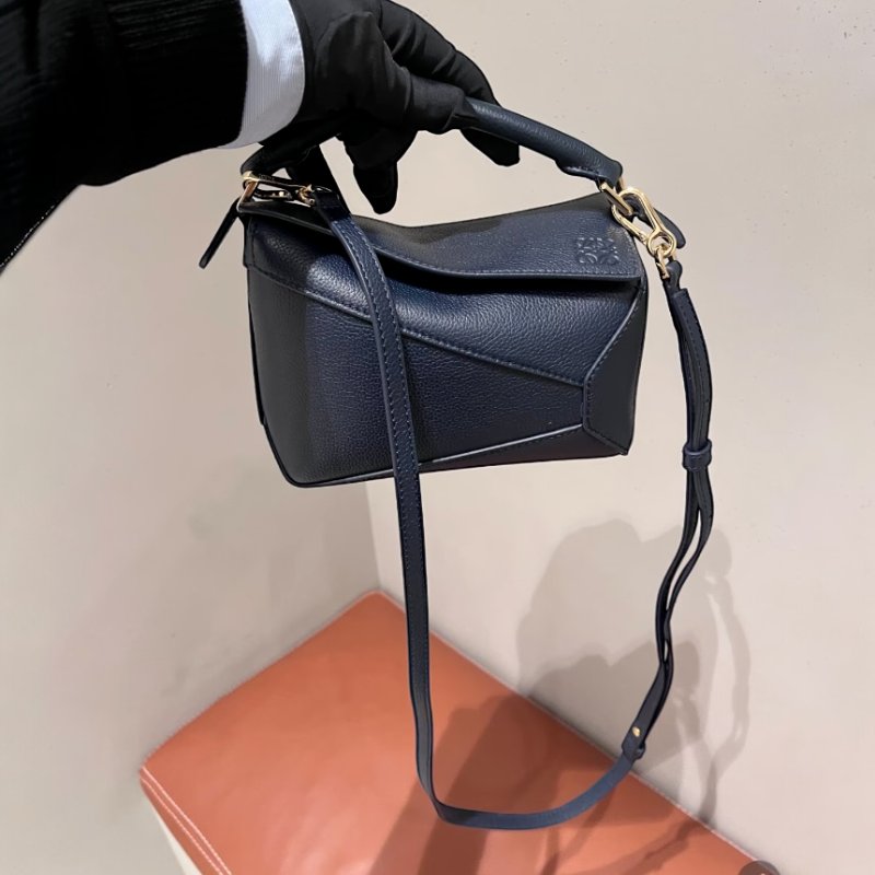 🎉新品好折扣✨Loewe 柔軟粒面小牛皮迷你 Puzzle Edge 包 黑色金釦-9