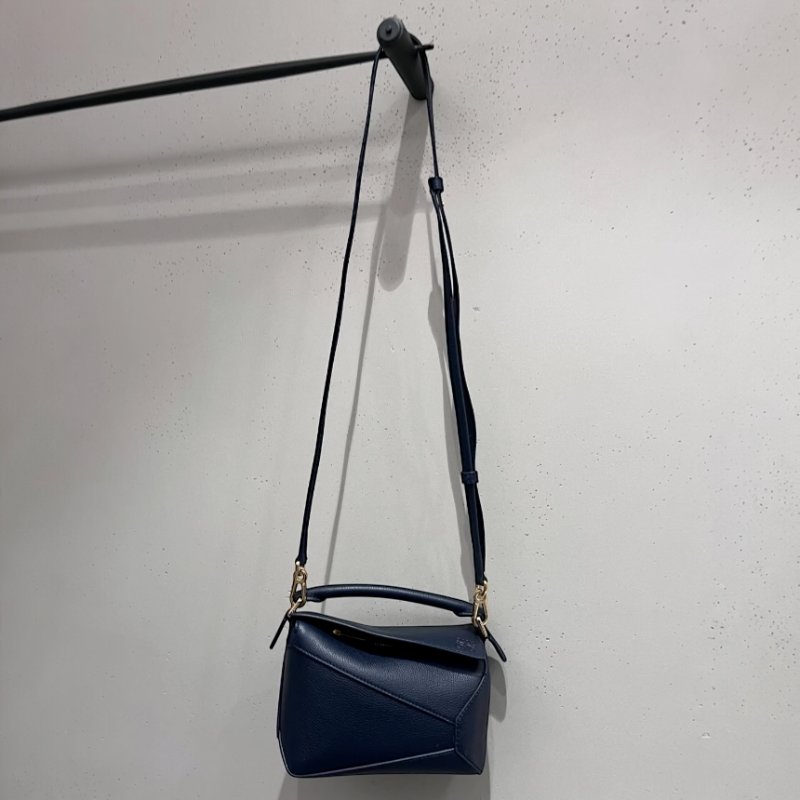 🎉新品好折扣✨Loewe 柔軟粒面小牛皮迷你 Puzzle Edge 包 黑色金釦-10