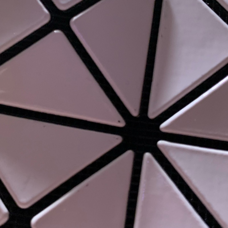 BAO BAO ISSEY MIYAKE 6格白色亮面收納包立體包化妝包 BB53-AG051-25