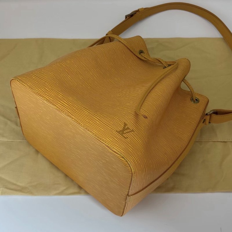 LV 黃色金扣水波紋抽繩水桶肩背包26*27*19.5 98新配件塵袋-4