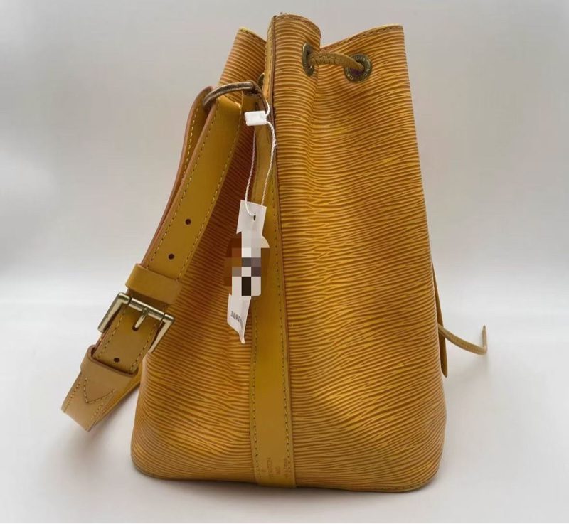 LV 黃色金扣水波紋抽繩水桶肩背包26*27*19.5 98新配件塵袋-4