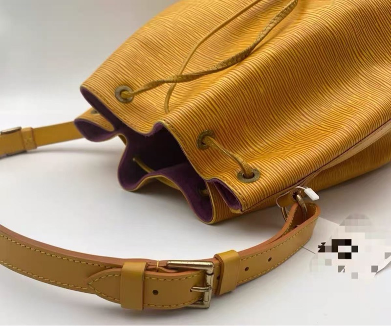 LV 黃色金扣水波紋抽繩水桶肩背包26*27*19.5 98新配件塵袋-5