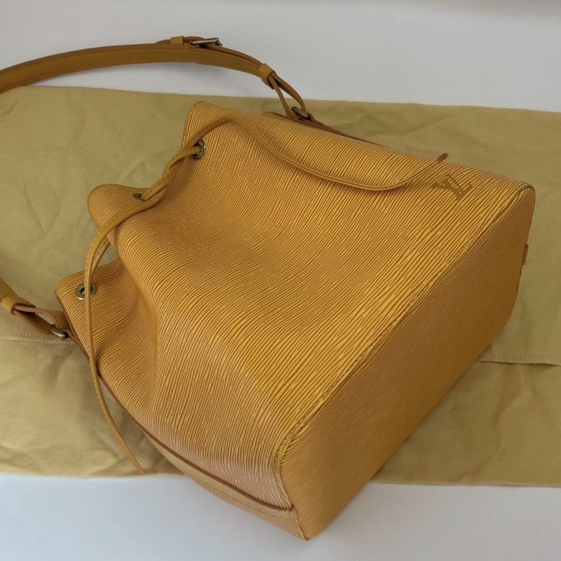 LV 黃色金扣水波紋抽繩水桶肩背包26*27*19.5 98新配件塵袋-2