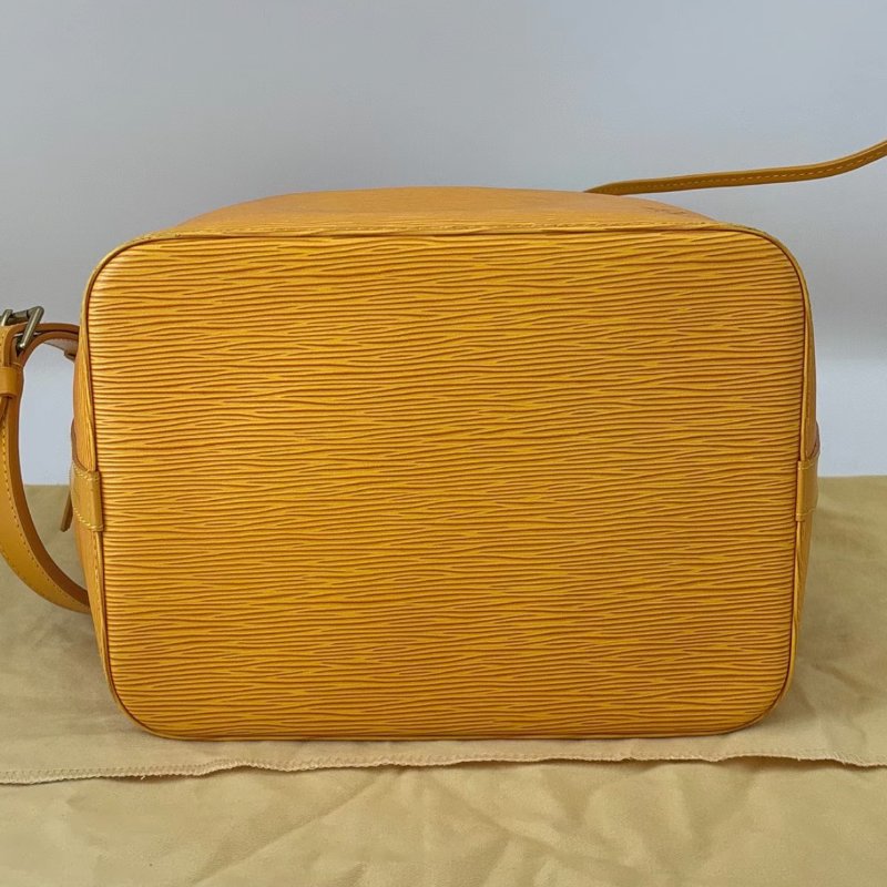 LV 黃色金扣水波紋抽繩水桶肩背包26*27*19.5 98新配件塵袋-3