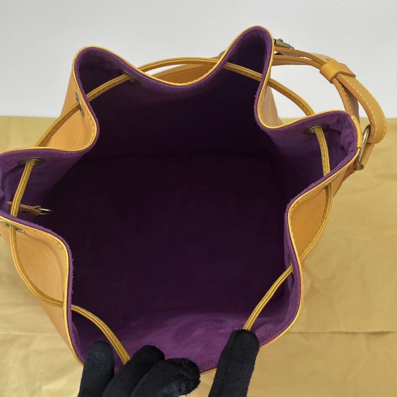 LV 黃色金扣水波紋抽繩水桶肩背包26*27*19.5 98新配件塵袋-5