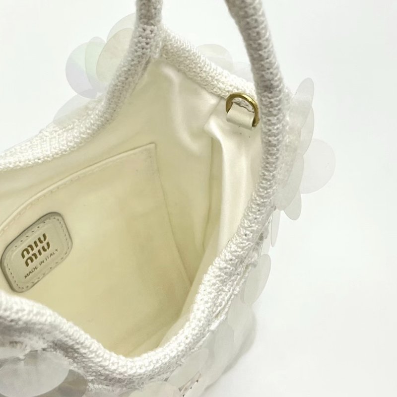 MIUMIU 25ss holiday系列mini ivy白色人魚鱗片編織手提包20*24*3 全新閒置配件塵袋-5