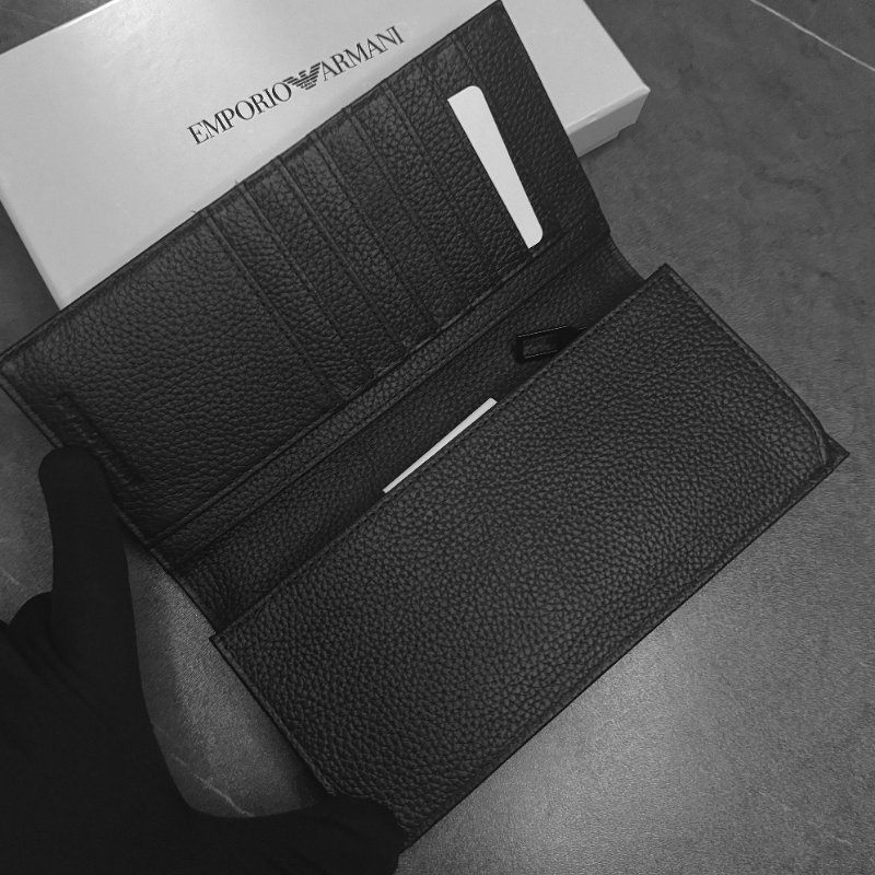 🛍️ 雙11年度最低價!今天不買會後悔!【EMPORIO ARMANI 阿曼尼】牛皮 滿版壓紋印花對開長夾-2