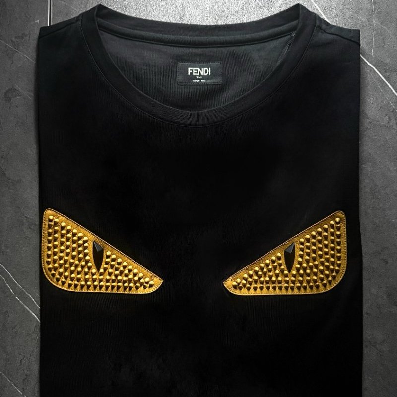 🚨 雙11最後倒數・今晚錯過等明年！【FENDI 芬迪】經典立體怪獸眼睛印花棉質T恤-1