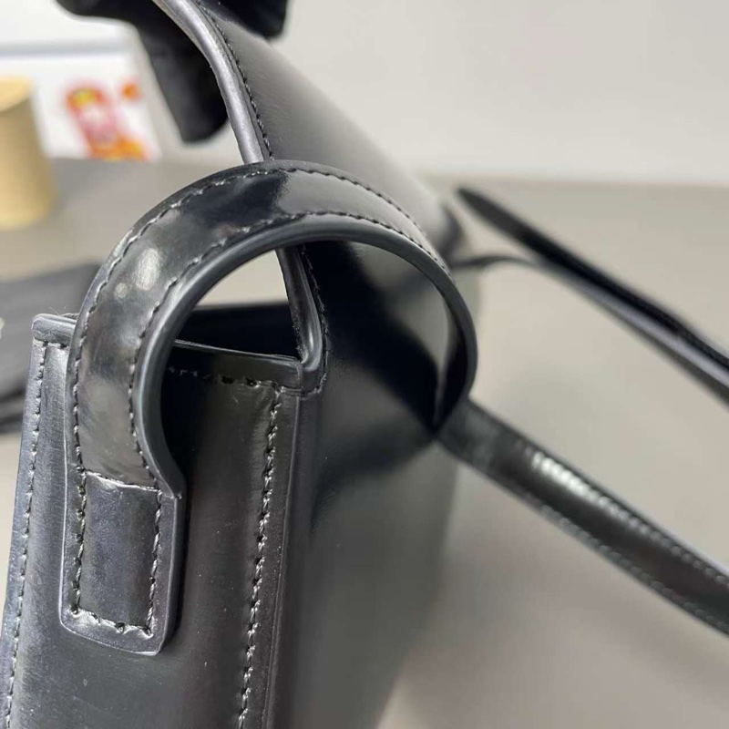 Celine Triomphe 黑金box 凱旋門腋下包 hobo-20