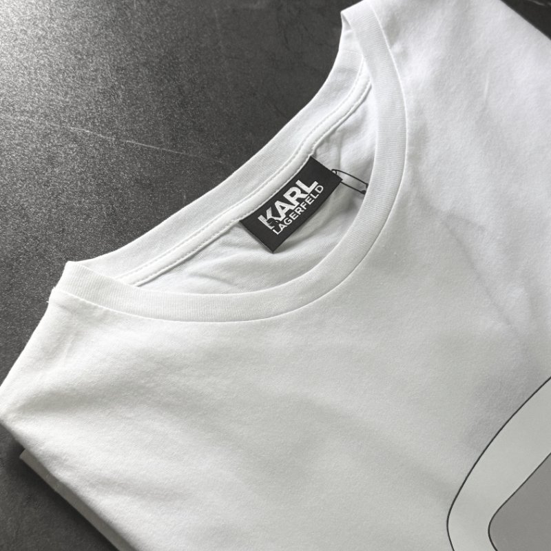 🎁雙11選禮不煩惱，超值心意一次到【KARL LAGERFELD 卡爾老佛爺】銀墨鏡老佛爺印花棉質T恤 白-2