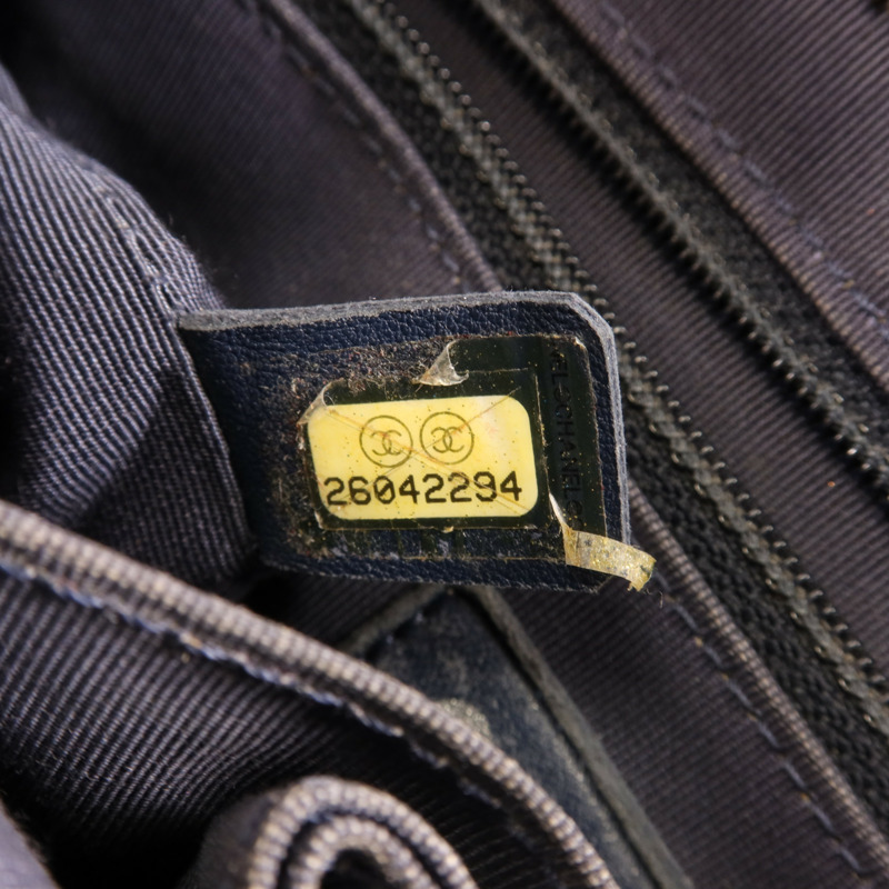 CHANEL 牛皮皮革/羊毛Gabrielle Medium鏈帶肩背袋-11