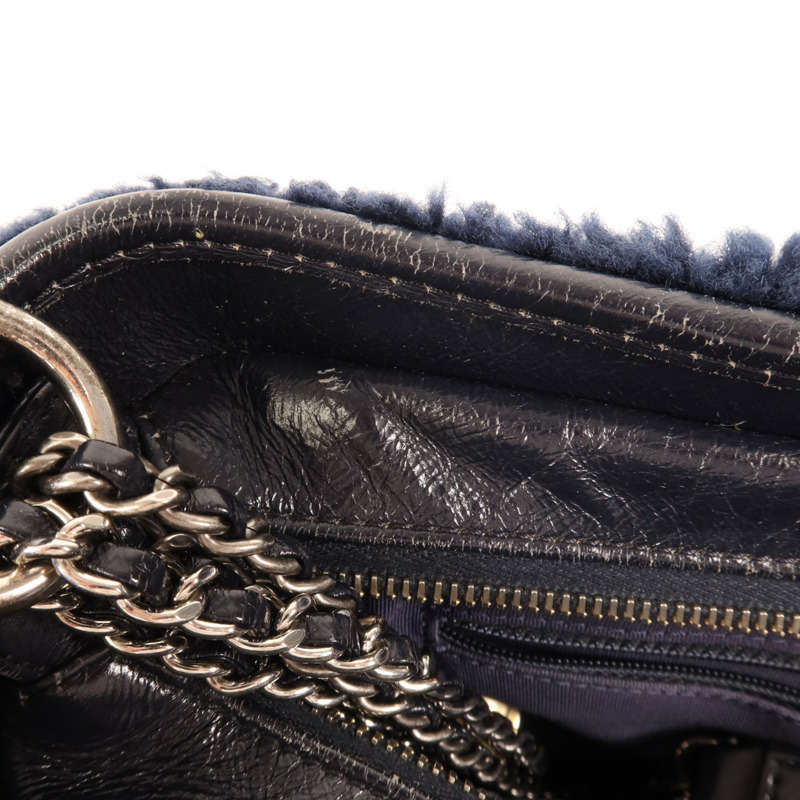 CHANEL 牛皮皮革/羊毛Gabrielle Medium鏈帶肩背袋-15