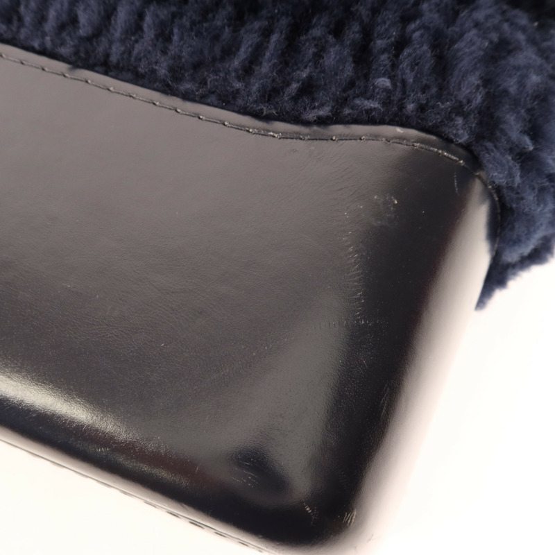 CHANEL 牛皮皮革/羊毛Gabrielle Medium鏈帶肩背袋-16