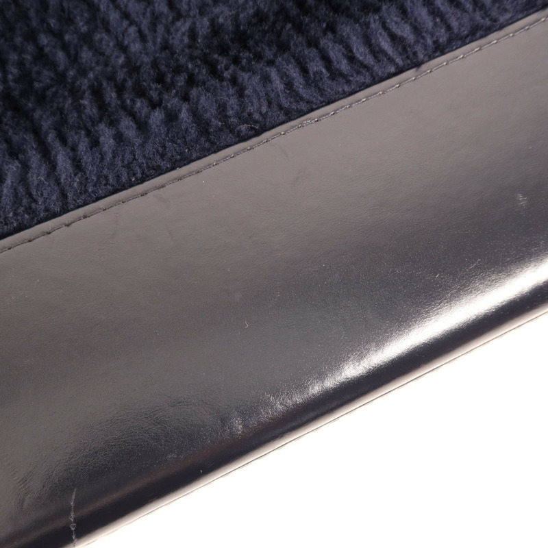 CHANEL 牛皮皮革/羊毛Gabrielle Medium鏈帶肩背袋-17