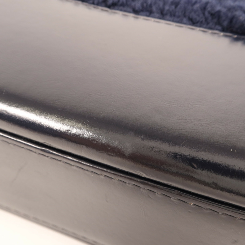 CHANEL 牛皮皮革/羊毛Gabrielle Medium鏈帶肩背袋-20