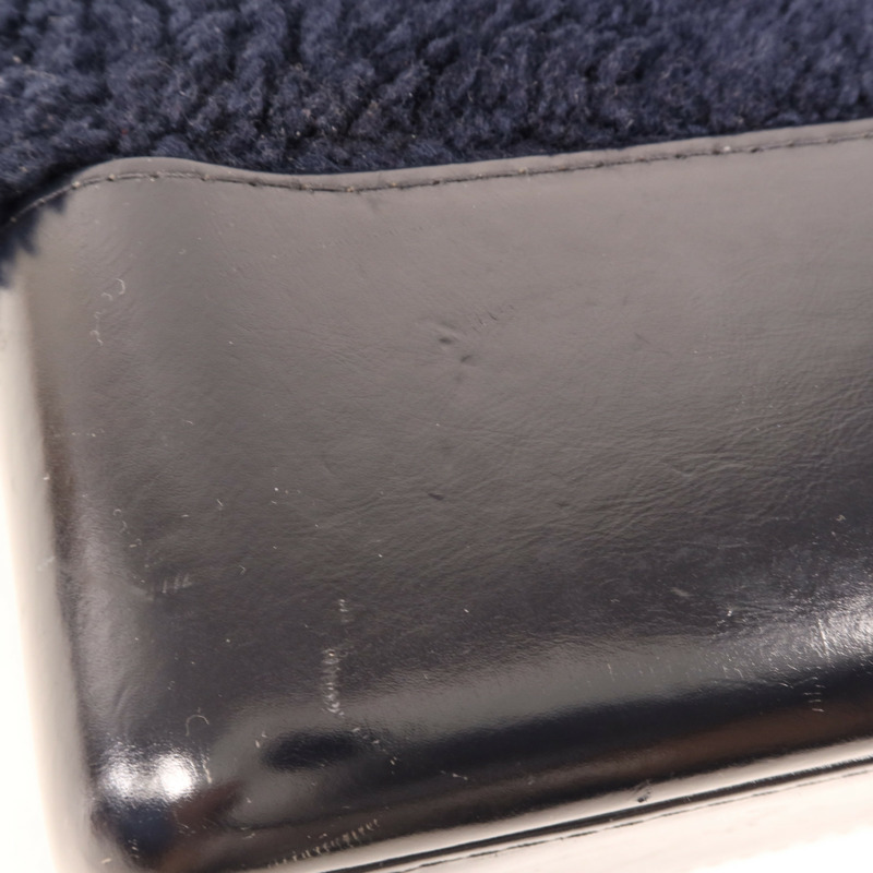 CHANEL 牛皮皮革/羊毛Gabrielle Medium鏈帶肩背袋-21