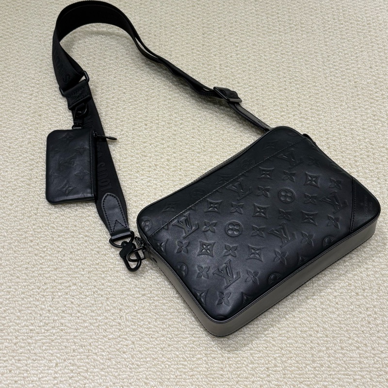 Louis Vuitton - 黑色牛皮壓紋DUO二合一郵差包-0