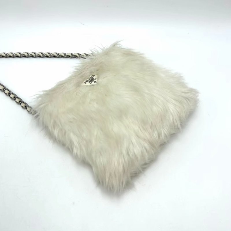 ️PRADA 白色銀扣長毛絨肩背斜背鏈條包 20*18*1 98新配件塵袋-3