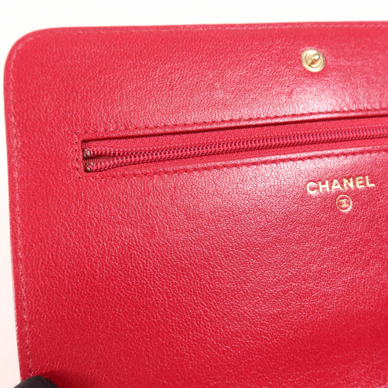 CHANEL 牛皮皮革WOC Wallet On Chain金扣鏈帶肩背袋-17
