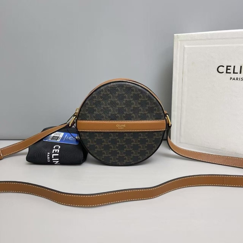Celine賽琳 triomphe凱旋門焦糖色圓餅包 斜背包-0