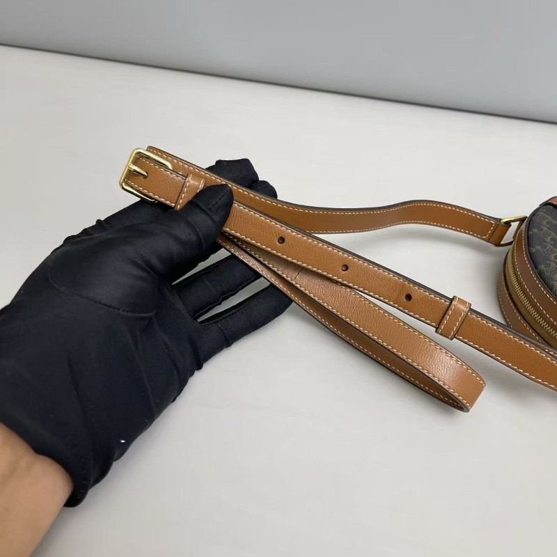 Celine賽琳 triomphe凱旋門焦糖色圓餅包 斜背包-7