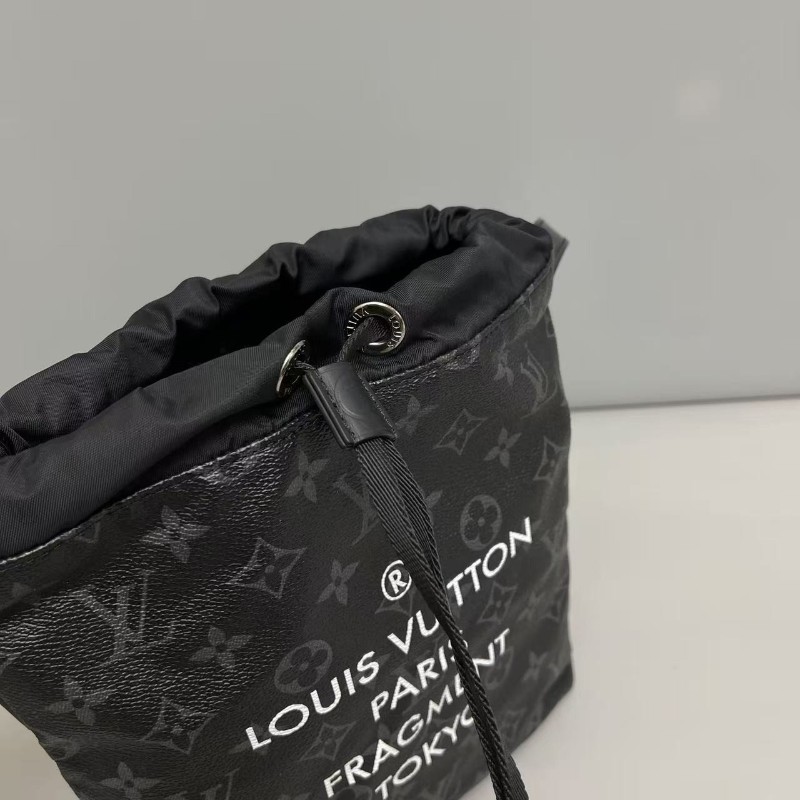 LV路易威登 黑老花藤原浩聯名抽繩水桶包 斜背包 肩背包-3
