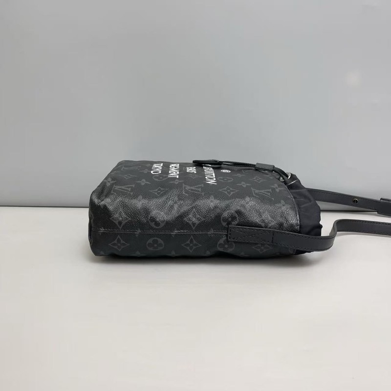 LV路易威登 黑老花藤原浩聯名抽繩水桶包 斜背包 肩背包-4